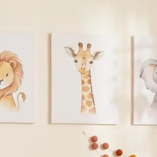 Illustration : Affiches animaux de la savane (lion, girafe, éléphant), 3 toiles 30 × 40 cm sans cadre