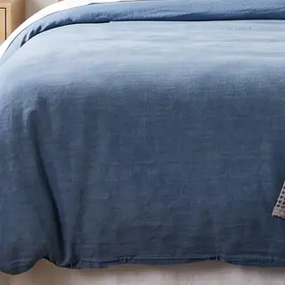 Illustration : Housse de couette en coton bleu denim, 220 × 240 cm