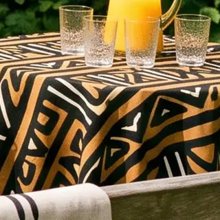 Illustration : Nappe imperméable anti-taches à motif tribal