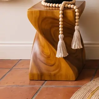 Illustration : Tabouret-sellette taillé dans un tronc, 50 cm